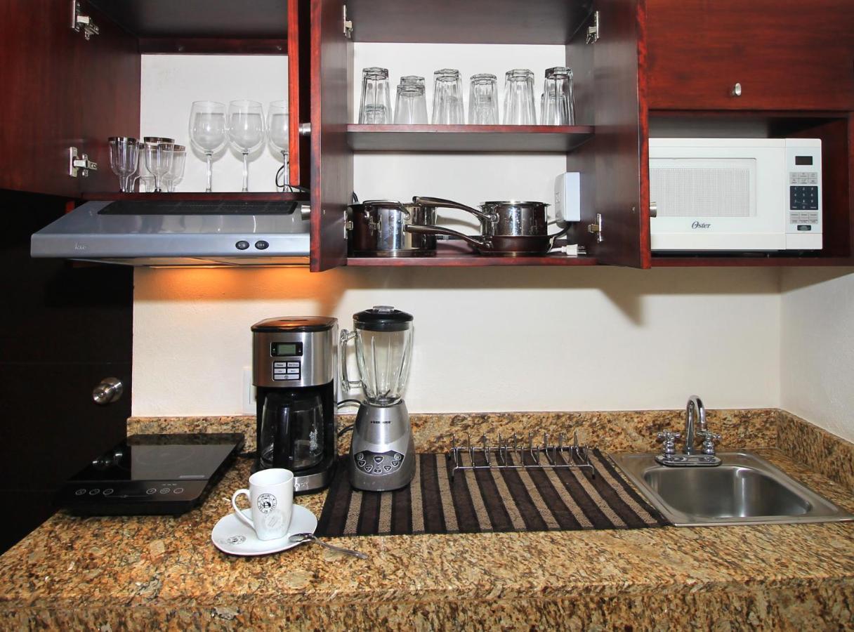 Papagayo Hotel Boutique Playa del Carmen Eksteriør billede A kitchen with granite countertops