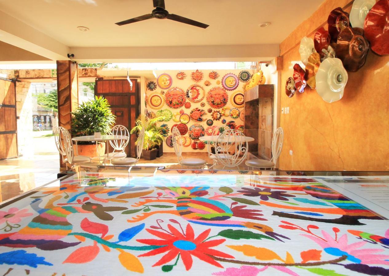 Papagayo Hotel Boutique Playa del Carmen Eksteriør billede A floor painted with the technique